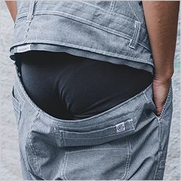 エスケープロダクト GE-885 [春夏用]コットンリネンツナギ（半袖） トイレも楽々な【GRACE BACK®】ファスナーで簡単に開閉が出来てヒップオープンになるので、上着部分を脱がずに用が足せます。