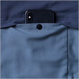 桑和 U772200 [秋冬用]Uniform Circus BEAMS 長袖ブルゾン 隠しドットボタン付き両胸ポケット。すっきりとした印象の両胸ポケットは、内側の隠しドットボタンで物を入れてもしっかりとホールド