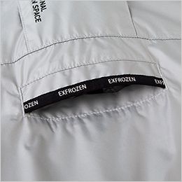 サンエス EF92690N [春夏用]ハイブリッドクールショートスリーブジャケット(ウェア単体)[男女兼用] ランヤード取り出し口
