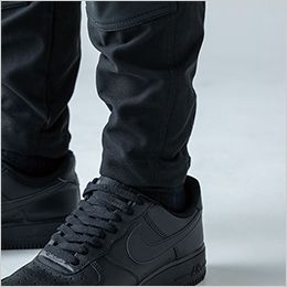 TS DESIGN 55324 [秋冬用]ニッカーズダブルニーパンツ[男女兼用] 裾部分をリブ仕様にしており、足元がバタつかない設計となっている。見た目もダブルニーパンツでは珍しいシャープなシルエットになっている。