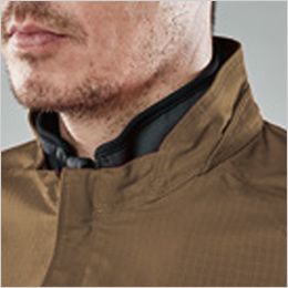 TSデザイン 6416 [通年]ESストレッチRIP STOPジャケット[男女兼用] TSDESIGNオリジナルデザイン。前ファスナーを最上部まで上げても首に当たらない為、首を動かしても窮屈感なく着用し続けることが出来る仕様となっている。
左袖にはブランドのアイコン的なポケット「マルチスリーブポケット」を採用。