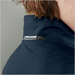 TS DESIGN 6636 [秋冬用]ES防風ストレッチライトウォームジャケット[男女兼用] 襟後ろに反射ネームをつけ、ワンポイントデザインのアクセントと夜間などの暗がりでの作業でも視認性を高める機能がある。