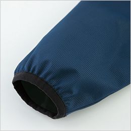 軽防寒ブルゾン 袖口バインダー仕様で風の侵入をシャットアウト。