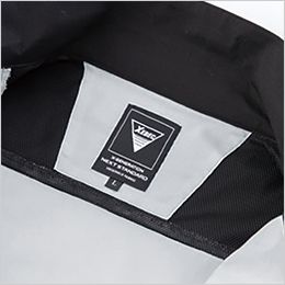 半袖ブルゾン 通気性の良い背当てメッシュ付き。