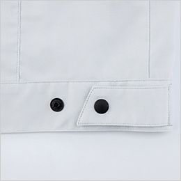 長袖ブルゾン 裾は2段階に調整できるアジャスター付き。