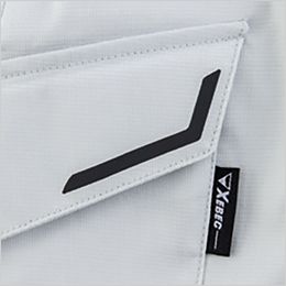 ピタリティカーゴパンツ 左脇横フラップに反射プリント入り。