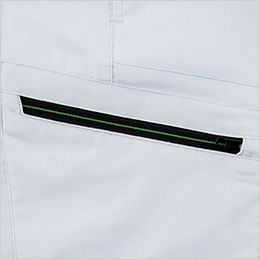 ピタリティカーゴパンツ 右脇横ポケットはファスナー仕様。