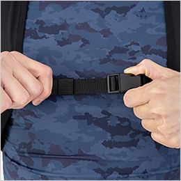 メッシュベスト フロントバックル、ベルト紐で調整可能。