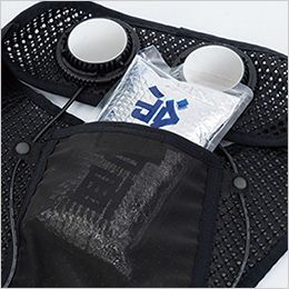 ジーベック 33018 [春夏用]ペルチェベストセット(バッテリー無し)[男性用] 背中内側に保冷剤ポケット付き。