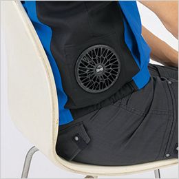 ジーベック XE98027[春夏用]空調服® サイドファン 制電半袖ブルゾン[男女兼用] ファン取付部を脇にすることで、座っての作業もファンが身体に当たりにくい
