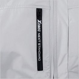 ジーベック 42-XE98034 空調服半袖ブルゾン 右胸ロゴ入りファスナーポケット。