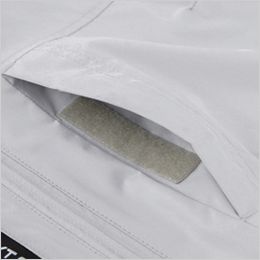 ジーベック 42-XE98034 空調服半袖ブルゾン 左胸面ファスナーポケット。