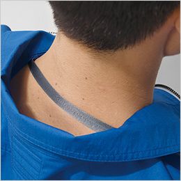 ジーベック XE98107 [春夏用]空調服半袖ブルゾン（ハーネス対応）[男性用] 首元の調整ヒモで空気の抜けを調節。