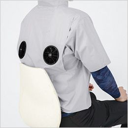 ジーベック XE98108 [春夏用]空調服®半袖ブルゾン[男性用] 背もたれに当たらない。