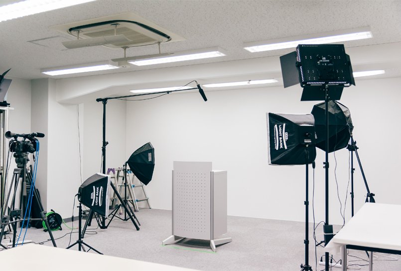本格的な機材をそろえた撮影スタジオ