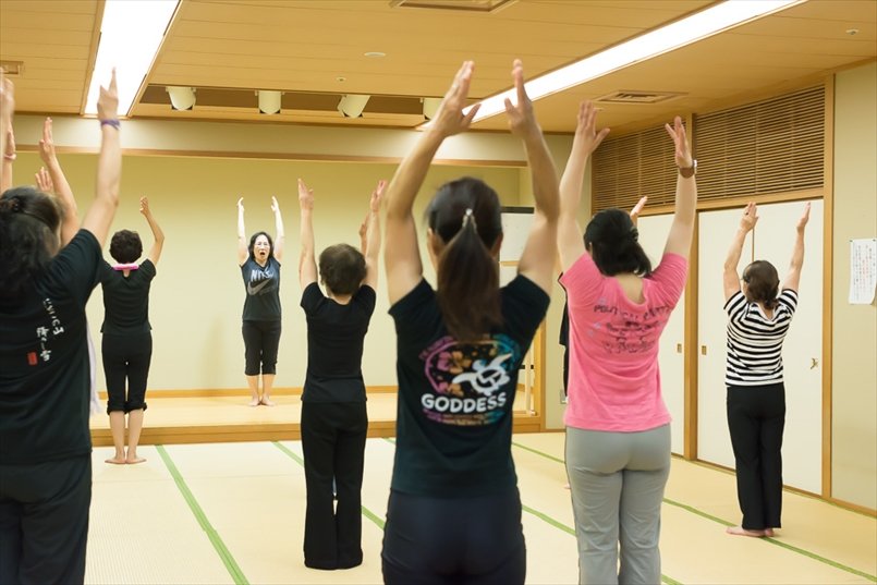 この日は「自彊術(じきょうじゅつ)」という健康体操でストレッチ