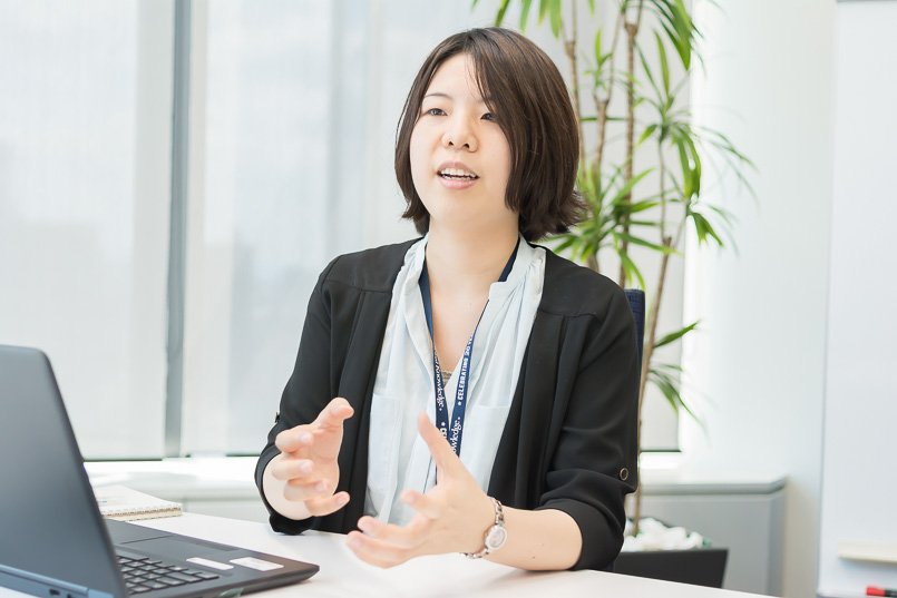 前は黒であまり目立たなかったので、今度は明るい色にしようと決めていました