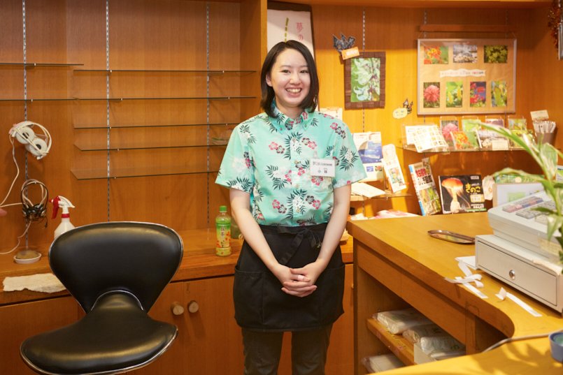 涼しげで親しみやすいアロハは上からエプロンをしたスタイルもバッチリ