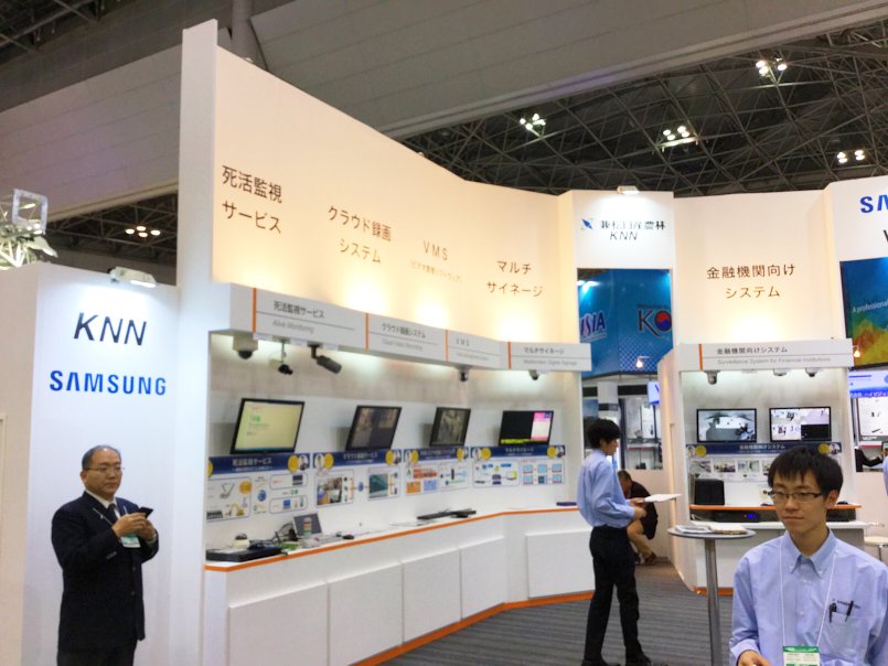チームウェアの新鮮さが目を引いた展示会場の兼松サステック様ブース
