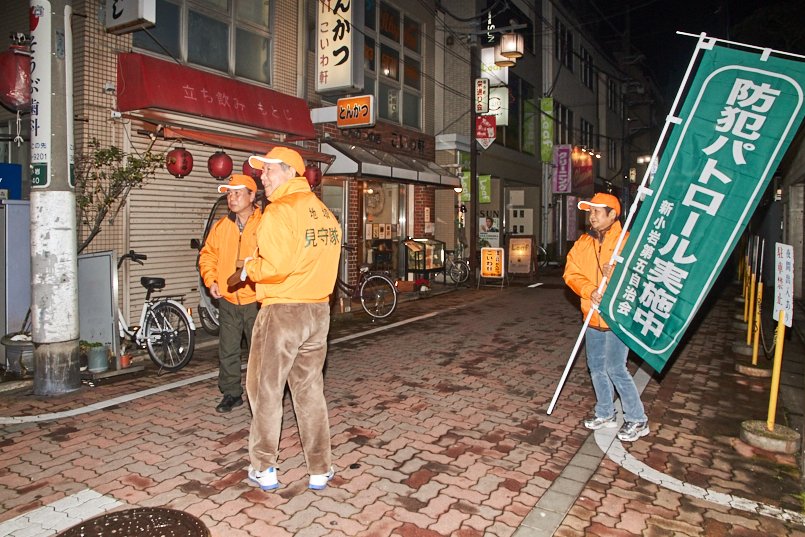 夜間の地域パトロールの様子