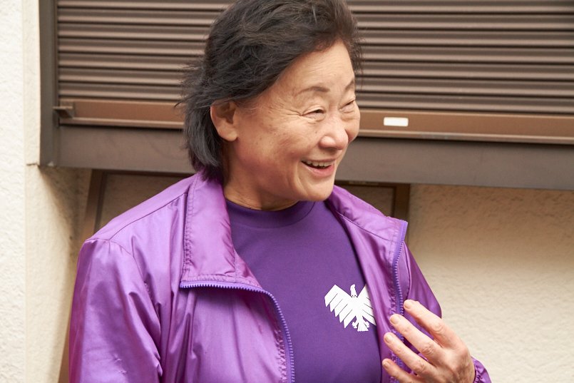 鷹のシンボルマークのデータがなかったんですが、デザイナーさんに骨を折っていただき助かりました!