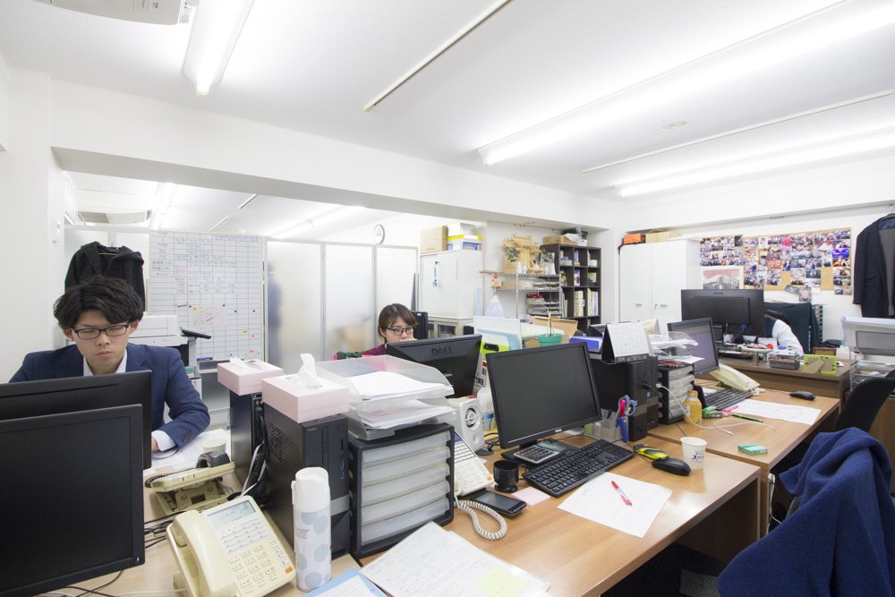 オフィスの一角には派遣スタッフと撮影した写真などが飾られている