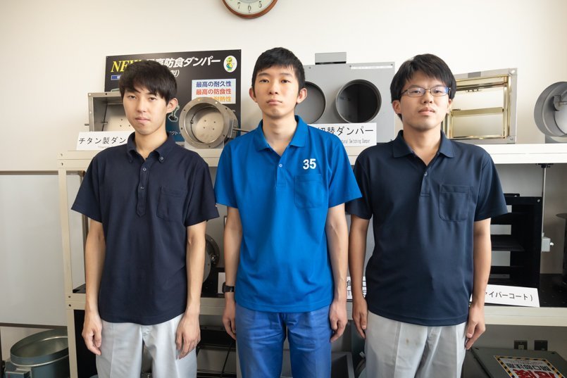 ブルー系で3種類のポロシャツを採用
